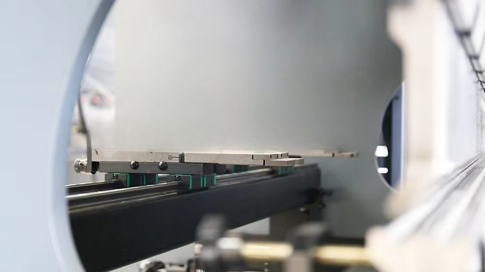 Iron Sheet Metal Plate Bender  - Hydraulic Sheet Metal Bender Press Brake recension och pris